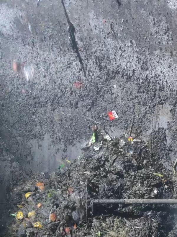 桥东污水池清理